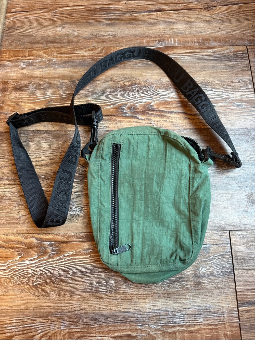 BAGGU Olive Green Crossbody Bag with Black Logo Strap